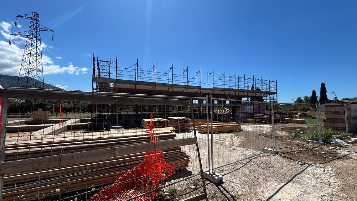 Ok piano triennale delle opere pubbliche, priorità a strade e marciapiedi