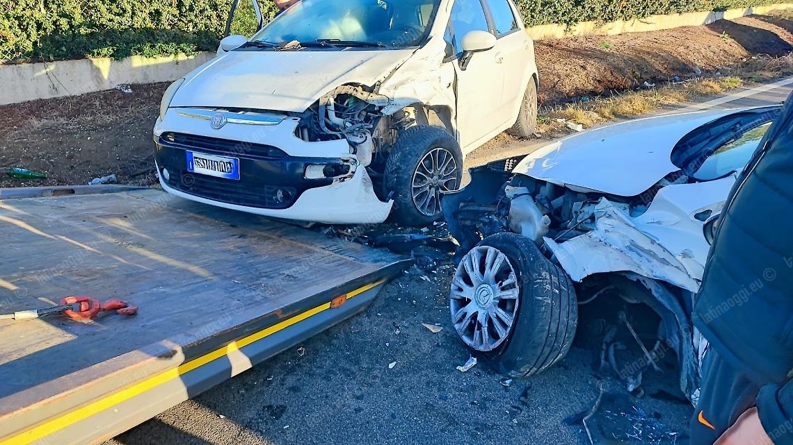 Incidente tra due auto a Vallelata, due feriti