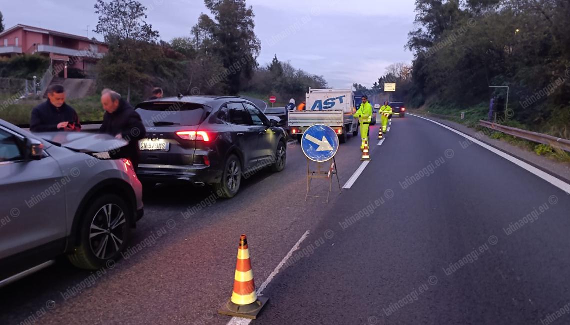 Tamponamento a catena tra tre veicoli,  disagio alla circolazione 