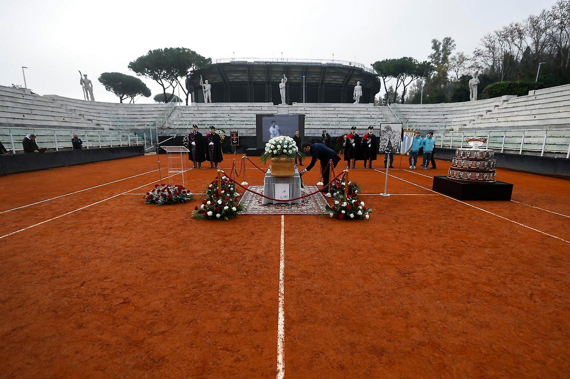 Foro Italico, sul suo campo aperta la camera ardente per Nicola Pietrangeli