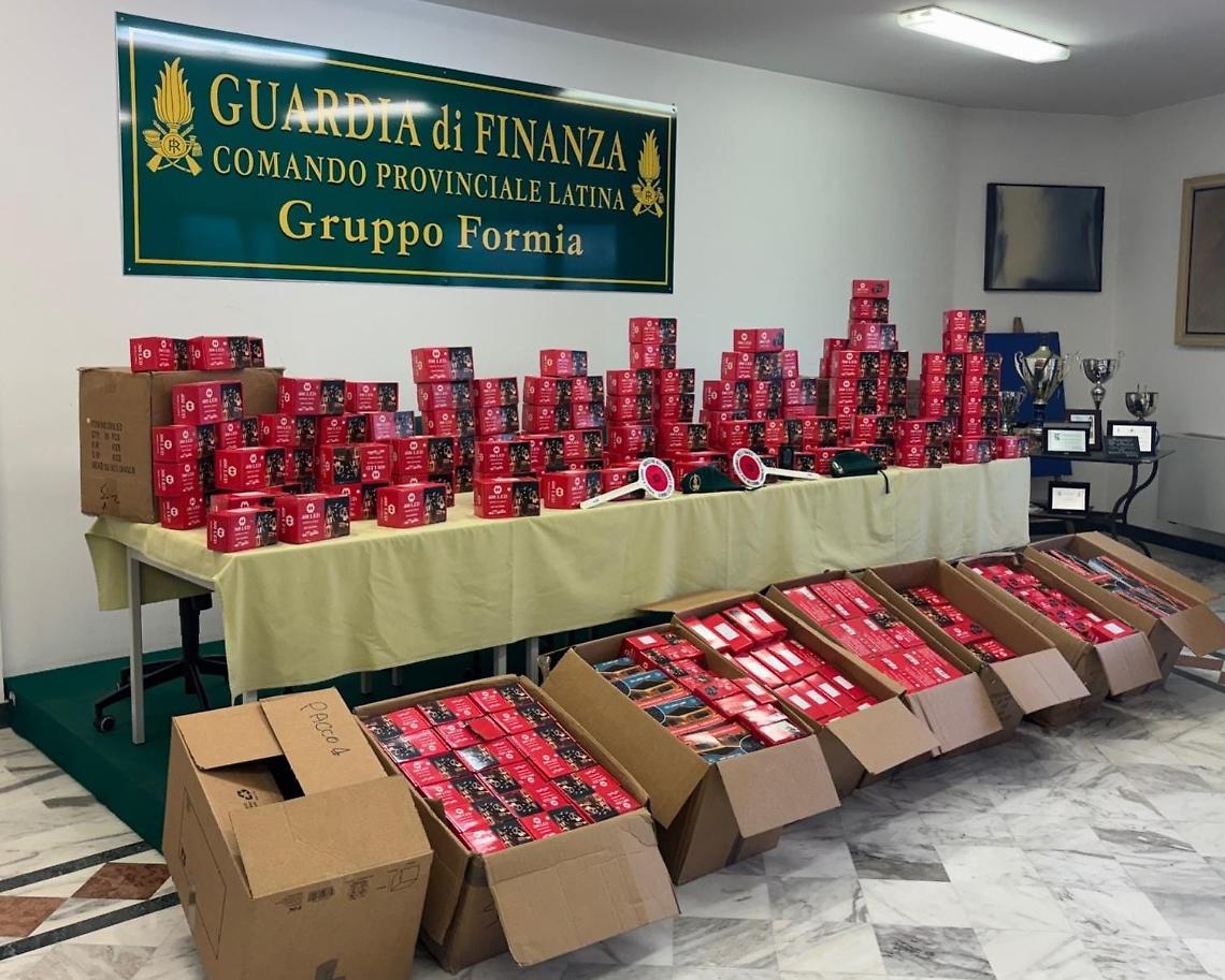 Feste sicure, la Guardia di Finanza sequestra 140mila prodotti natalizi