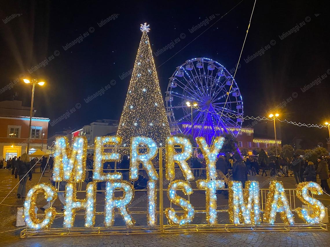Spese per il Natale a Latina. Botta e risposta tra LBC e maggioranza