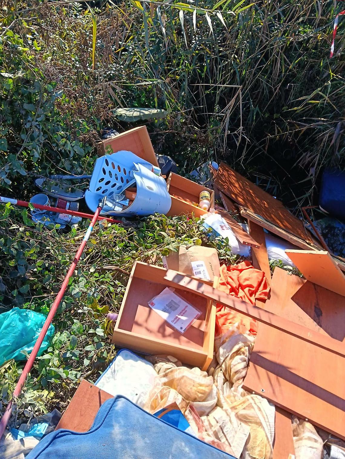 Altri rifiuti sull'Ufente segnalati alla Procura