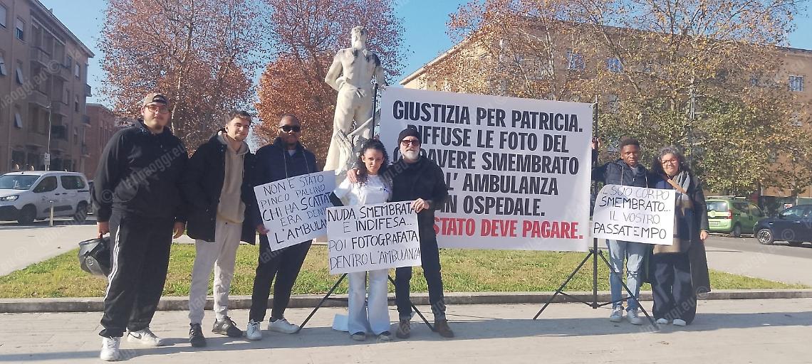 Foto choc di Patricia, la protesta dei familiari in Tribunale