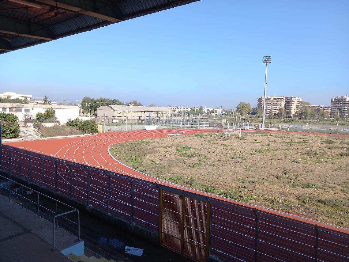 Stadio Quinto Ricci, la pista è nuova ma il campo è nel degrado