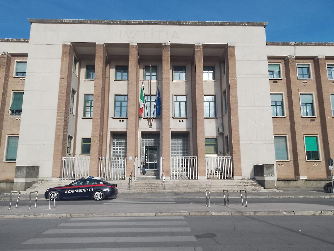 Picchiano un carabiniere sul bus, condanna a dieci mesi