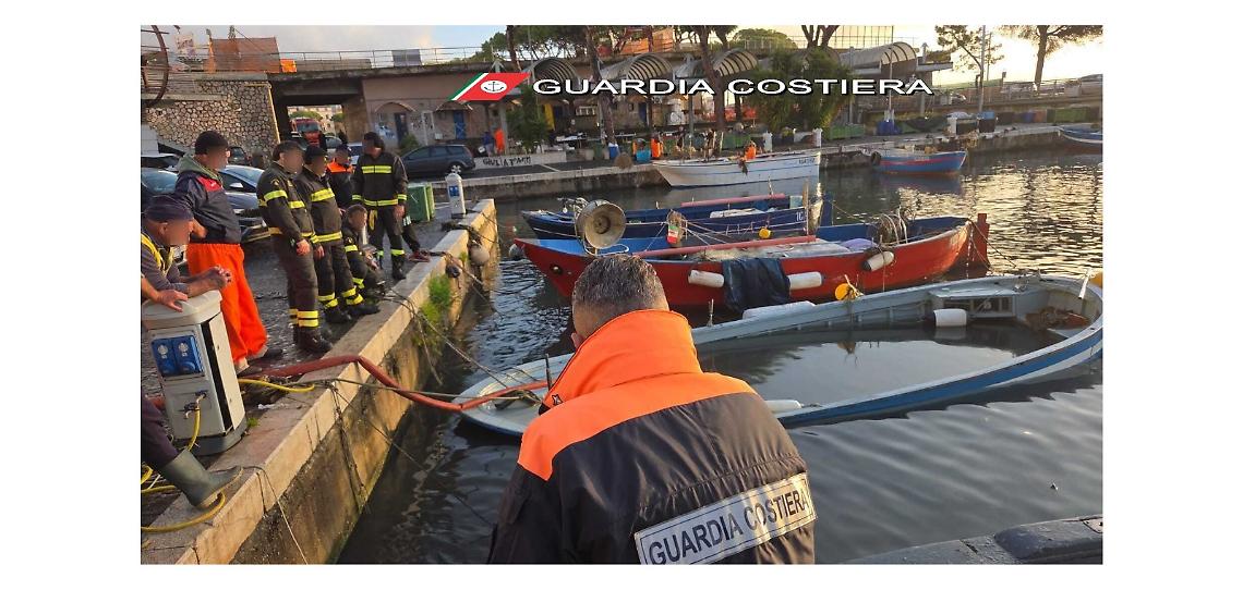  Piccola unit&agrave; da pesca affonda nella darsena &ldquo;La Quercia&rdquo;