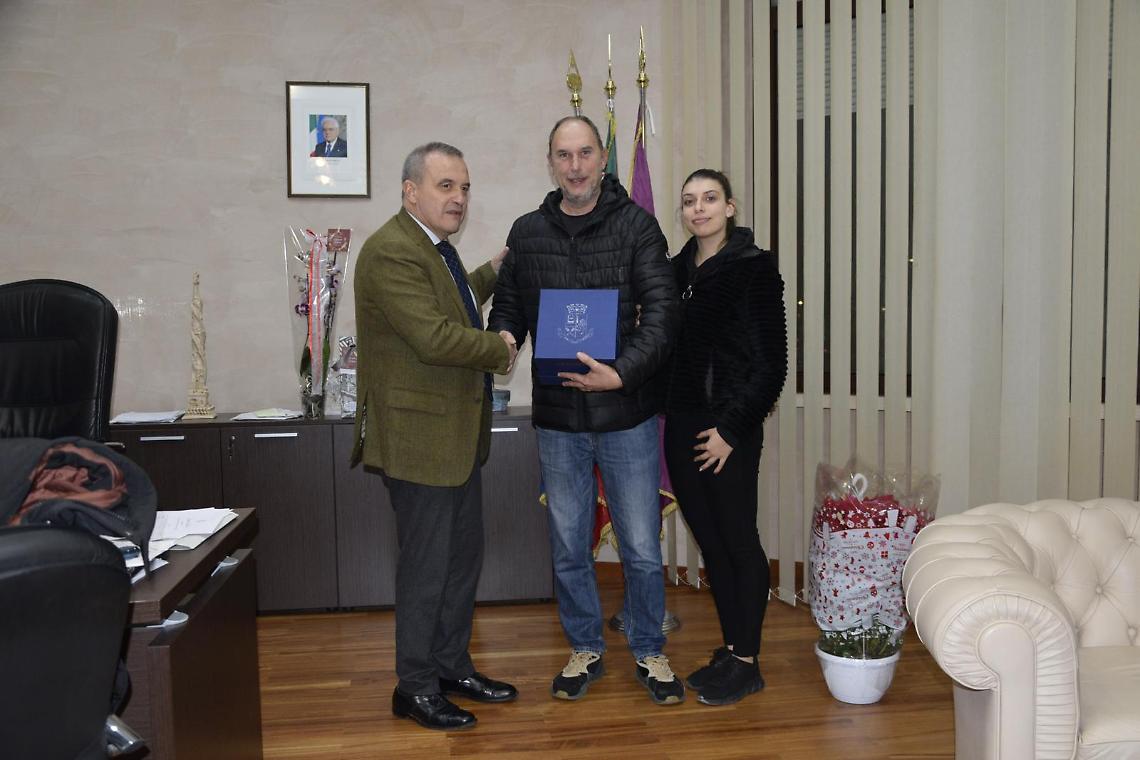 Piano &ldquo;Marco Valerio&rdquo;, la Questura di Latina consegna i panettoni solidali ai poliziotti