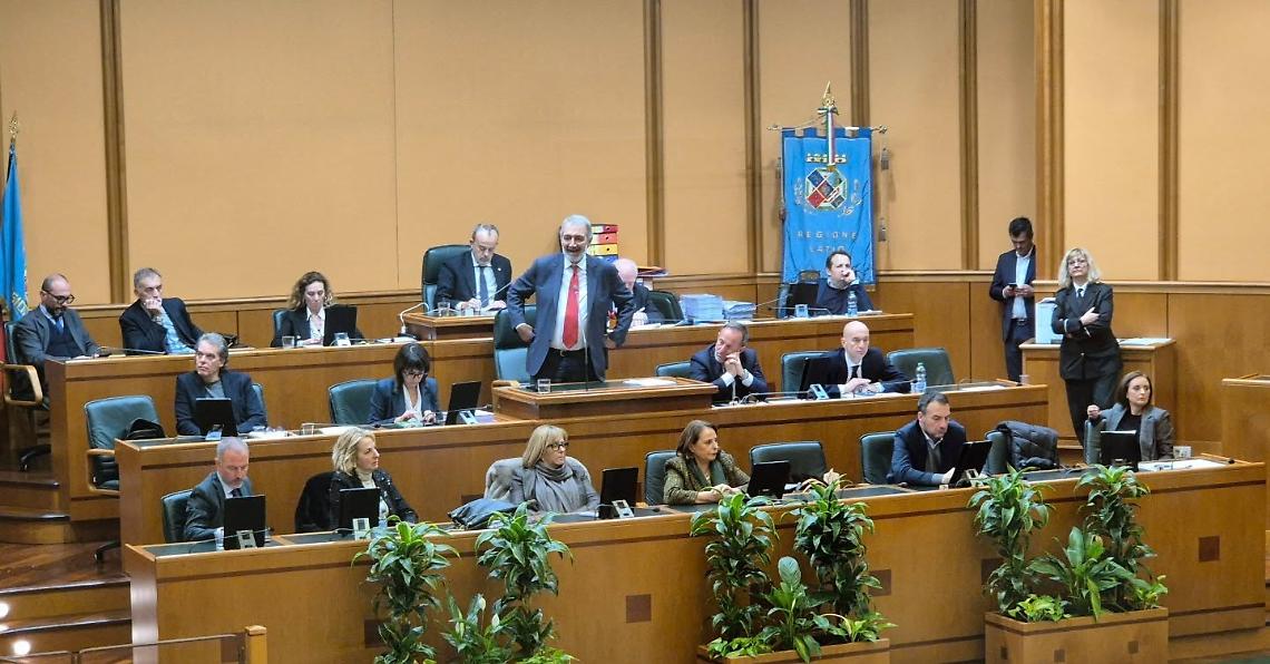 Regione Lazio, approvato all&rsquo;alba il bilancio 2026: risanamento, investimenti e taglio del debito