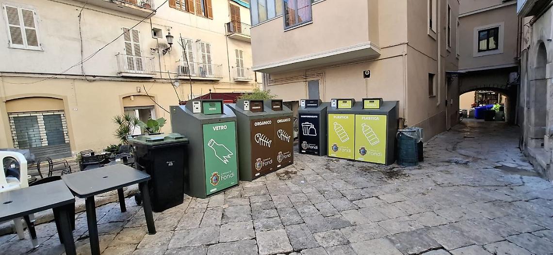 Fondi, nel centro storico, operative quattro nuove ecoisole informatizzate