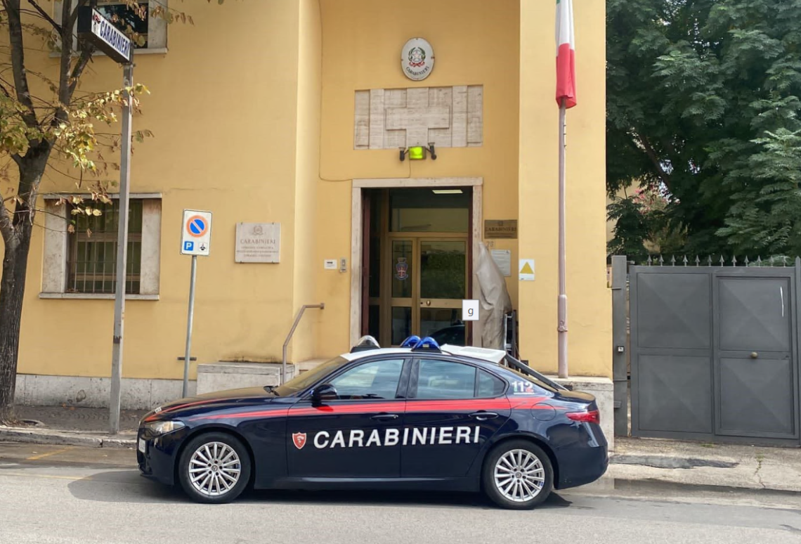 Pontina, inseguimento da film ad alta velocit&agrave;: con l'auto rubata sperona i carabinieri