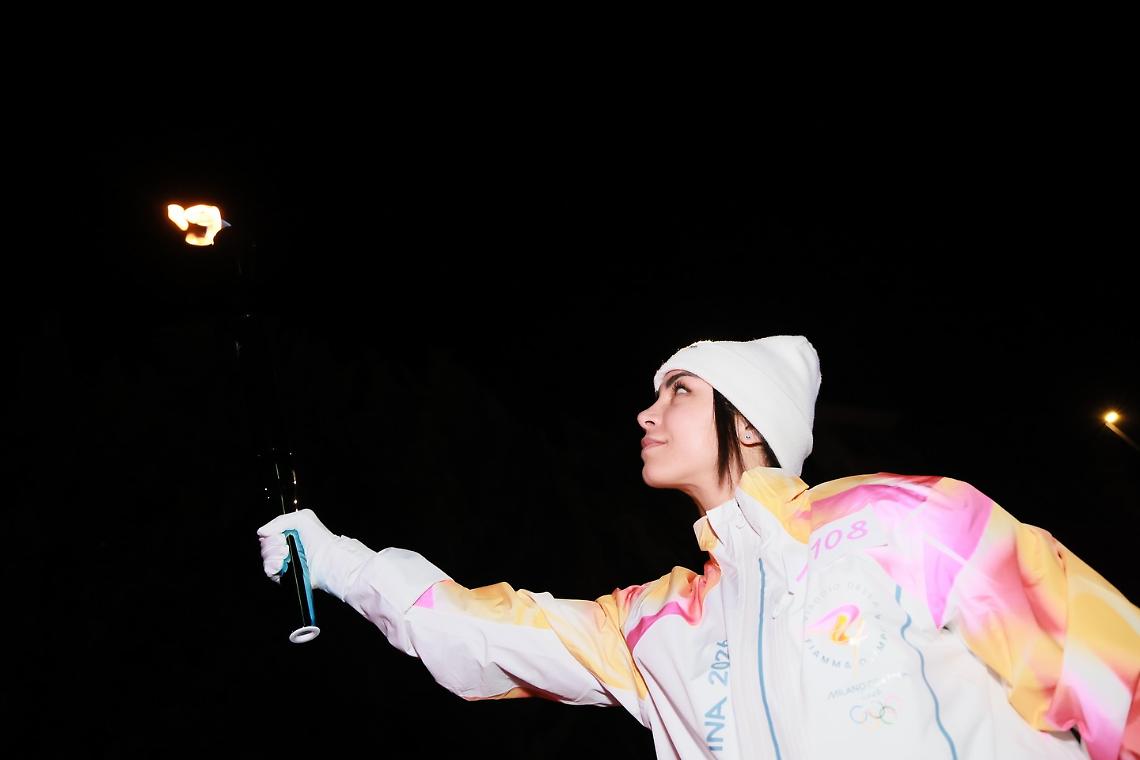 Alessia Mesiano emoziona Latina: la fiamma olimpica passa dalle mani di una campionessa