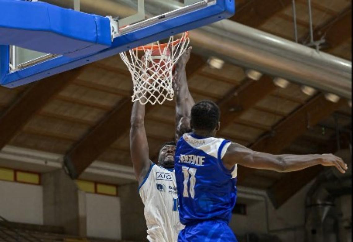 Latina cala il "pokerissimo": sconfitta Ferrara di tre punti