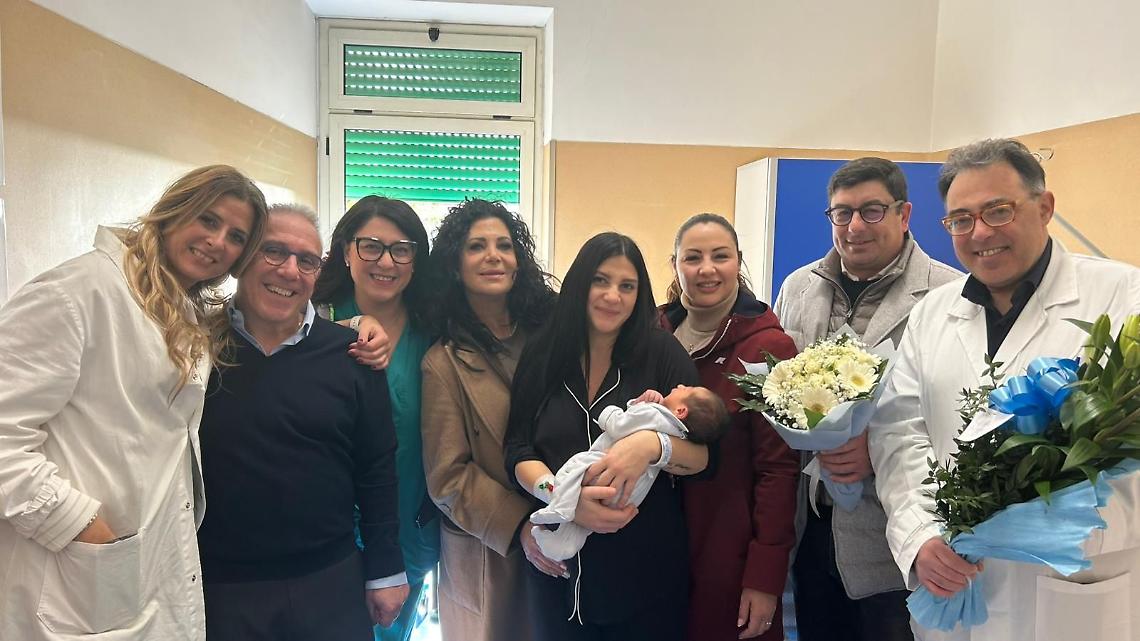 Il Sindaco di Formia, Taddeo, visita il reparto di Ostetricia e Ginecologia del Dono Svizzero