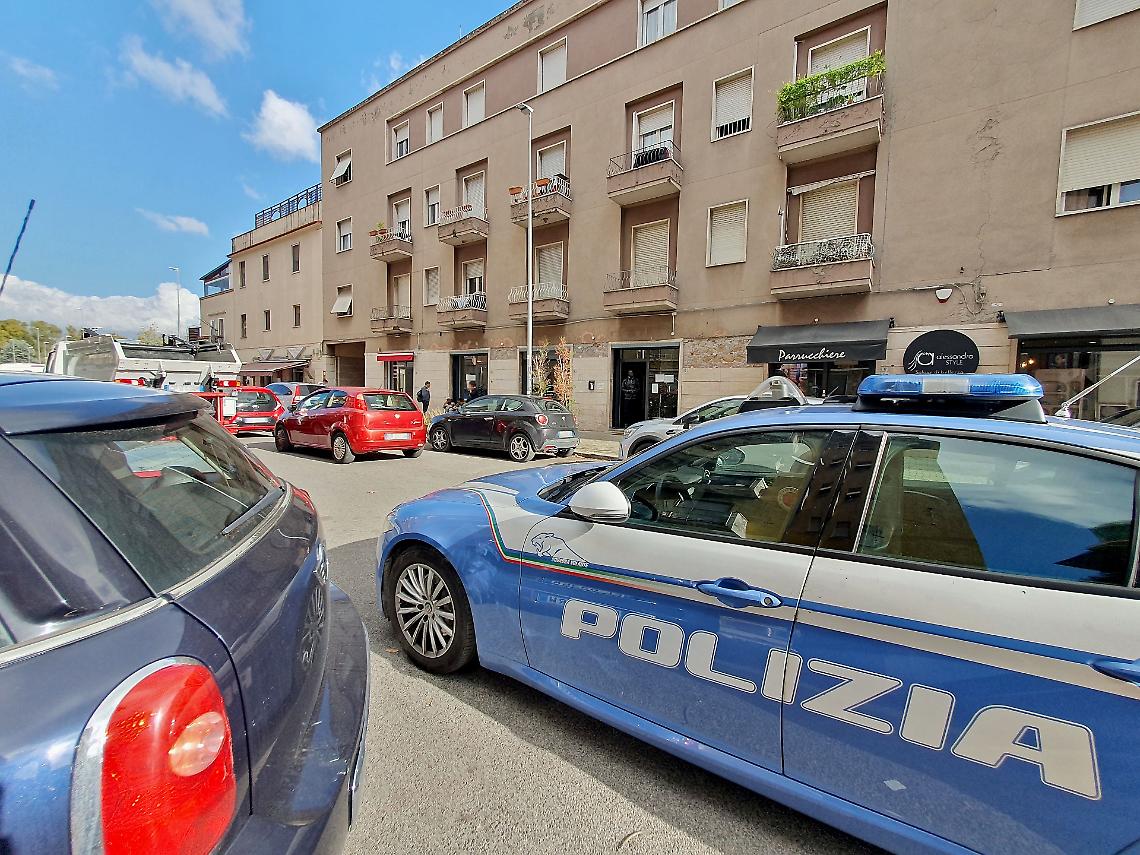 Minacce con la pistola nel centro di accoglienza, ipotesi vendetta per le coltellate