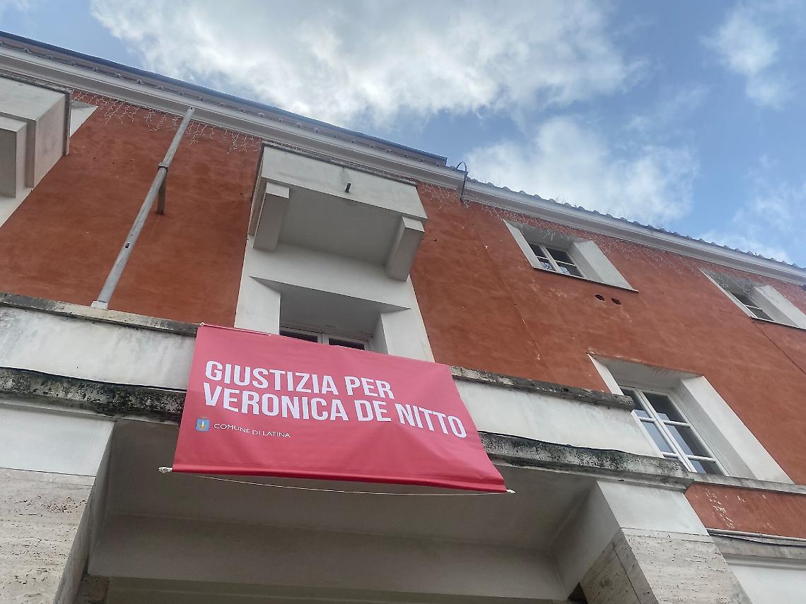 Quinto anniversario della scomparsa di Veronica De Nitto, Latina le dedica uno striscione