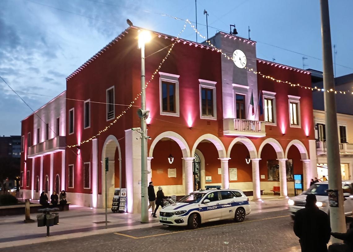 L'ex palazzo comunale di Cisterna si illumina di nuova luce