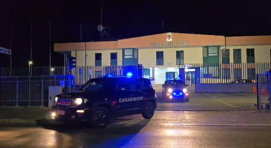 Finge di essere stato minacciato e all'arrivo dei Carabinieri li insulta: denunciato un 19enne