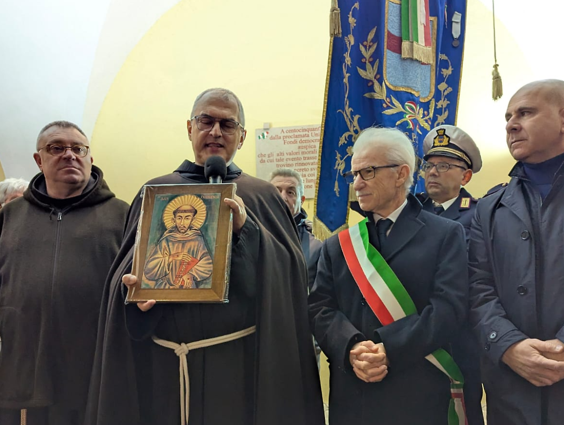 Fondi consegna le Chiavi della Citt&agrave; a Fra Massimo Fusarelli