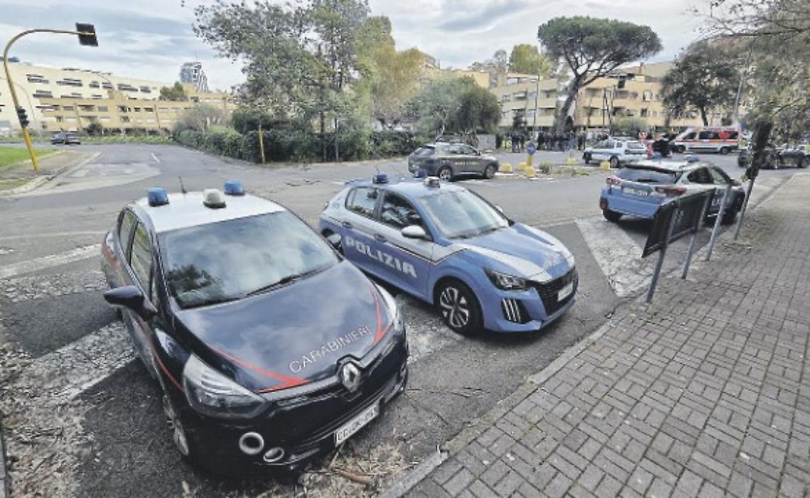 Sgombero con beffa, il Comune paga l'albergo alla famiglia che deve all'ente oltre 100.000 euro