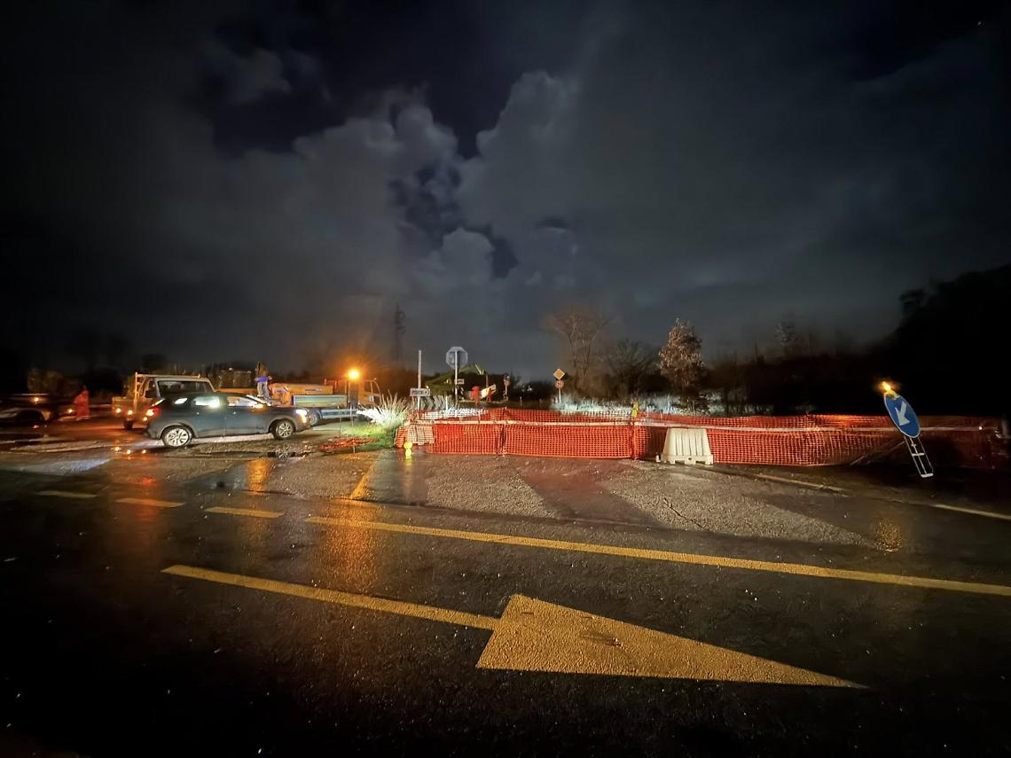 Chiuso il ponte  sul torrente Ausente per pericolo crollo