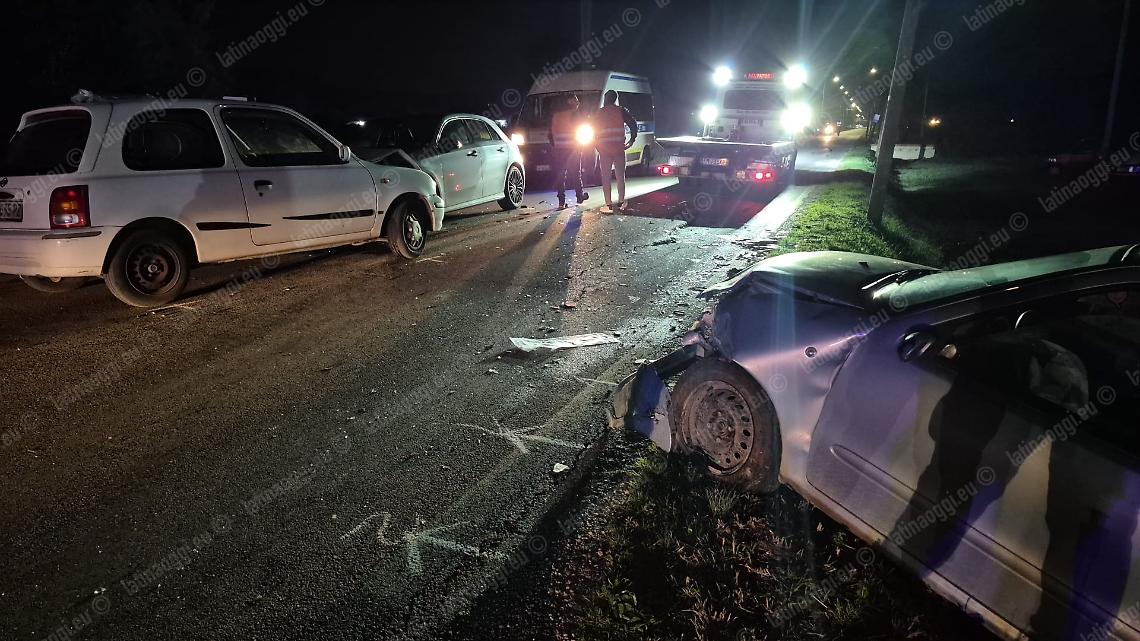 Maxi incidente con cinque feriti, coinvolti tre auto e un pedone