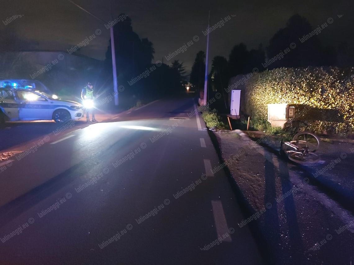Ciclista investito da un'auto in fuga: rintracciato e denunciato dalla Polizia Locale il conducente
