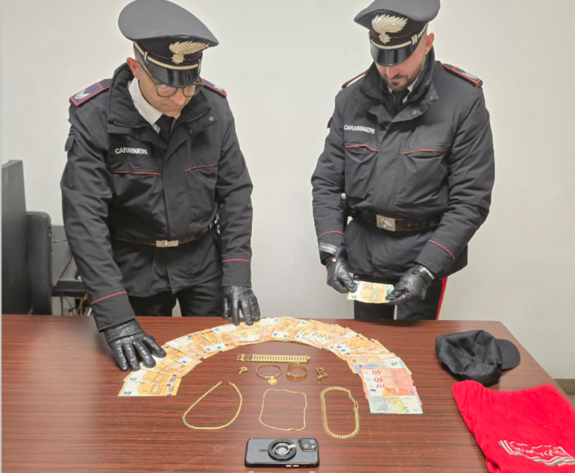 Si finge carabiniere e truffa due anziane: arrestato a Fondi