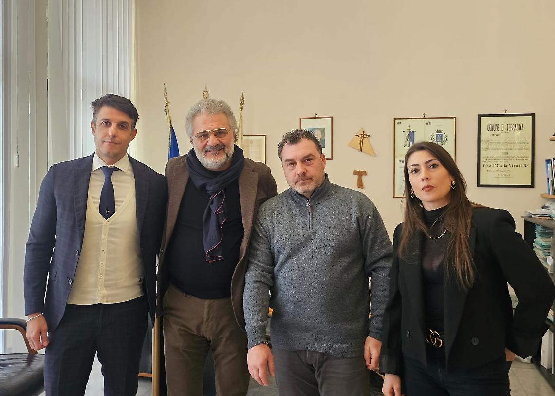 Investito a Ferragosto, il sindaco Giannetti riceve il pap&agrave; di Federico Salvagni