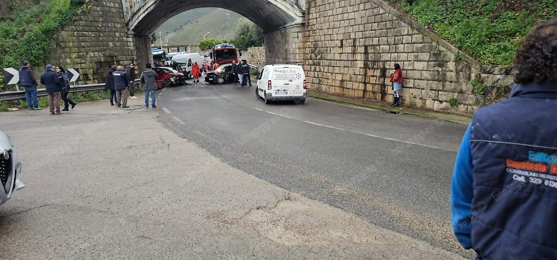 Grave incidente sull'Appia, due persone ferite