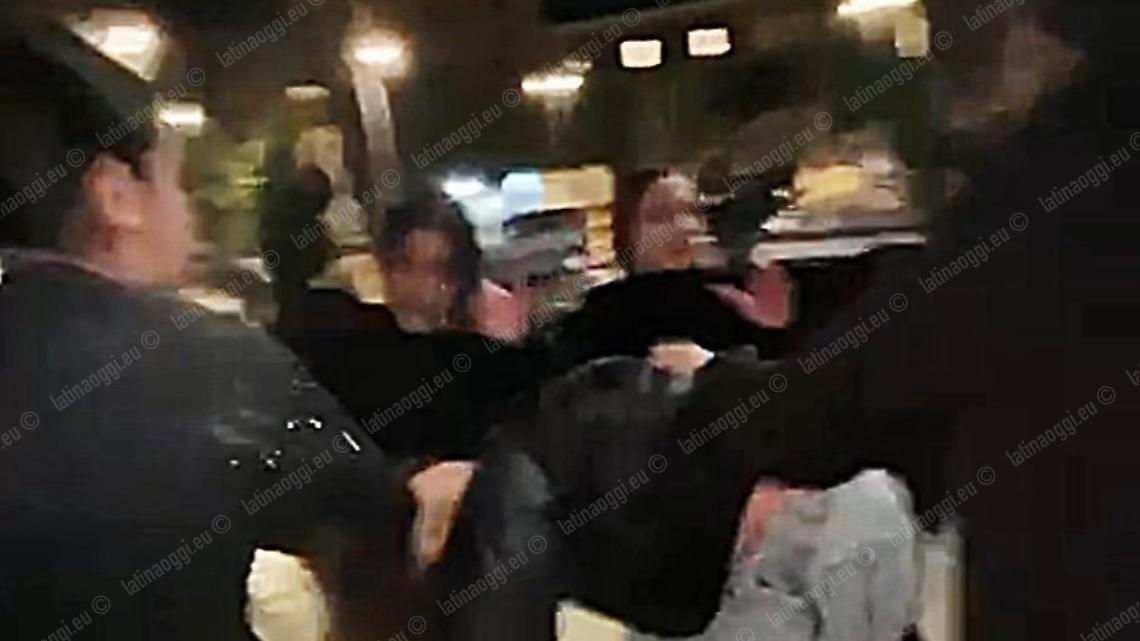 Terracina, accerchiata e picchiata dal branco