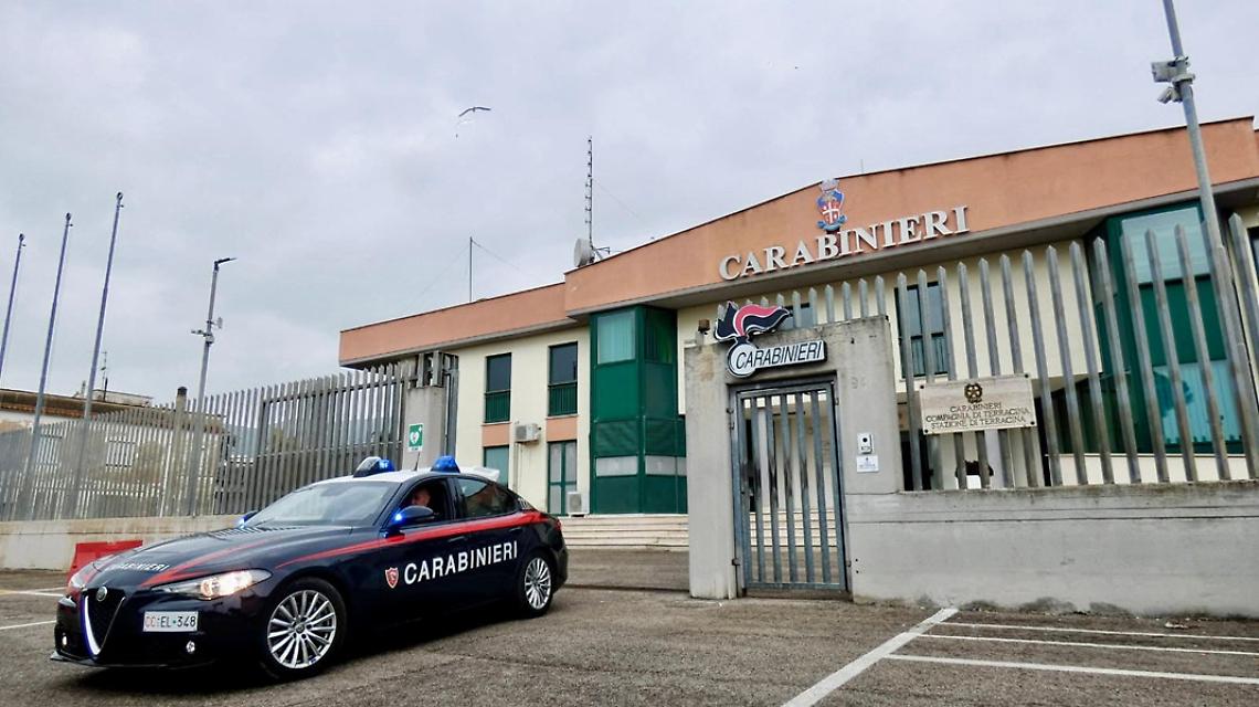 Terracina: disturba i clienti in un bar e minaccia i Carabinieri, denunciato un 48enne