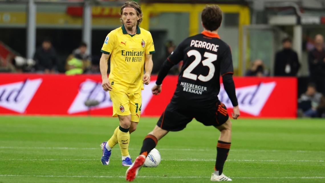 Leao risponde a Nico Paz: Milan-Como  finisce 1-1