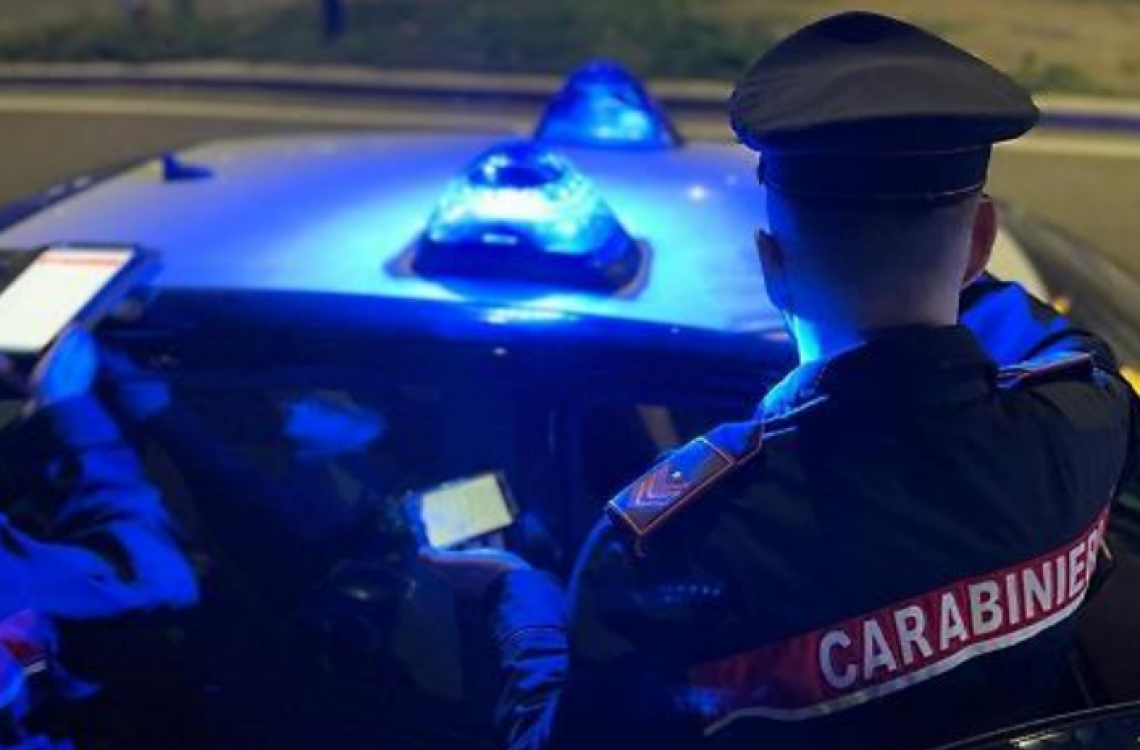 Non si ferma all'alt con l'auto del padre, denunciato un 37enne