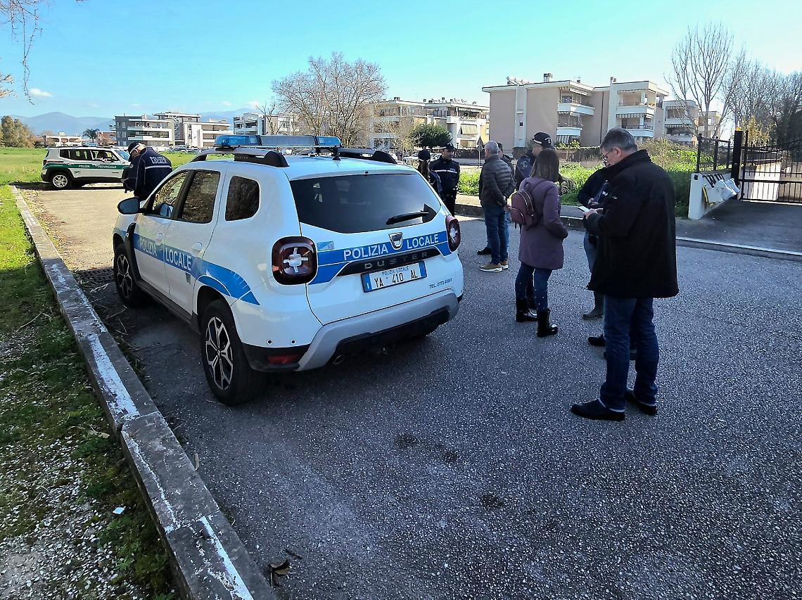 Verifiche nel quartiere Gionchetto a caccia di opere abusive che ostruiscono i canali