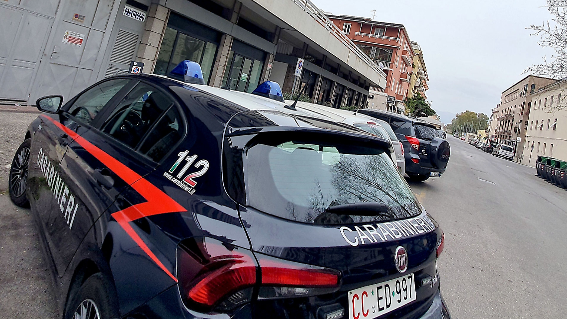 Rapina in centro, i carabinieri fermano uno dei banditi