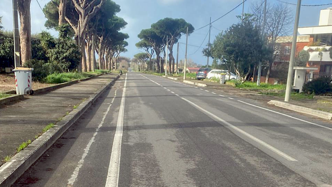 Scavi e tagli a Borgo Grappa sull'asfalto rifatto due anni fa