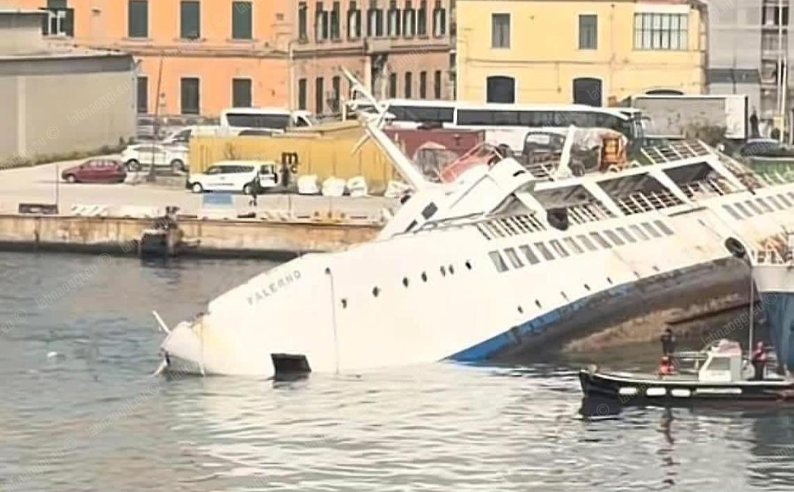 Ventotene, affonda nel porto la motonave Falerno: mistero sulle cause