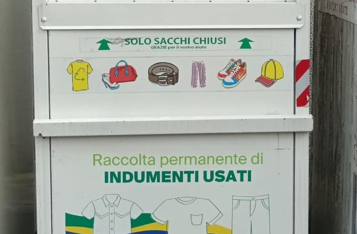 Fondi, raccolta abiti: rimossi tutti i contenitori, nuove regole per il conferimento
