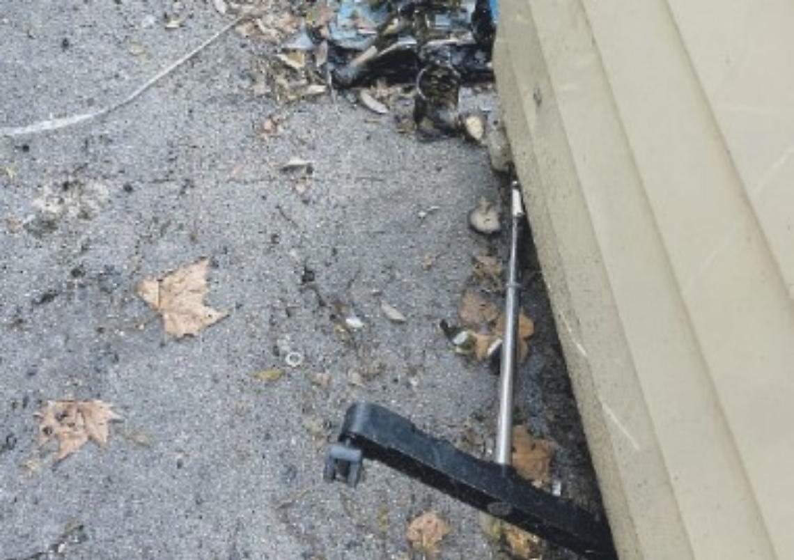 Minore cade sui rifiuti e si ferisce, denuncia in Procura: scarsa vigilanza