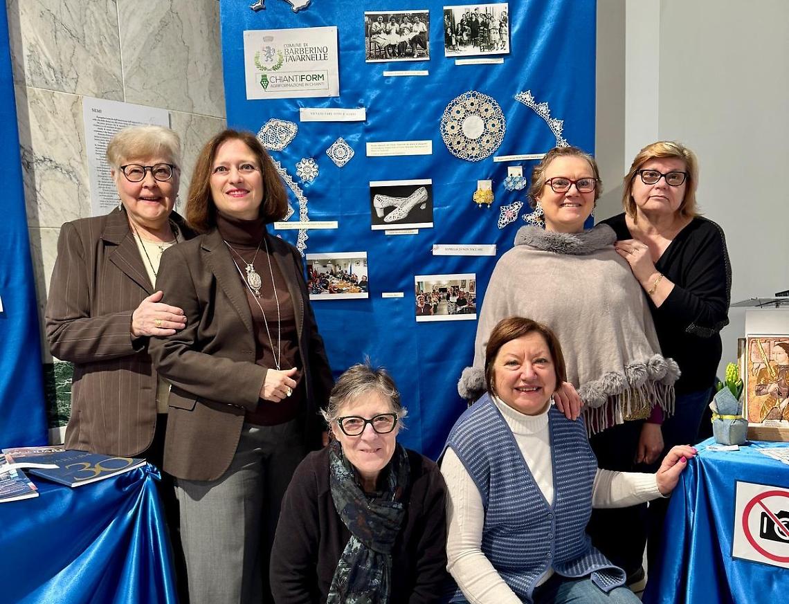 Aprilia, l&rsquo;arte del merletto in mostra nella biblioteca Manz&ugrave;