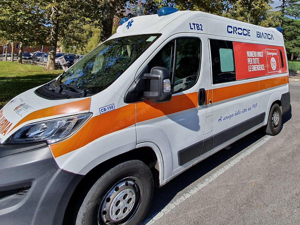  Colto da un malore in strada, soccorso da una poliziotta libera dal servizio  