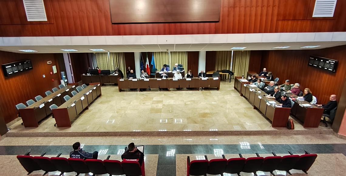 Sfiducia flop a Cisterna: la minoranza ritira la mozione contro il sindaco Mantini