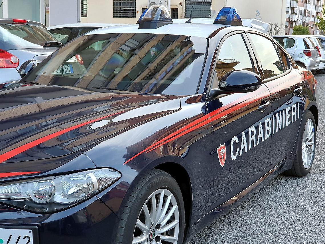 Va a casa dell'ex nonostante il divieto, si ferisce lanciandosi dal balcone