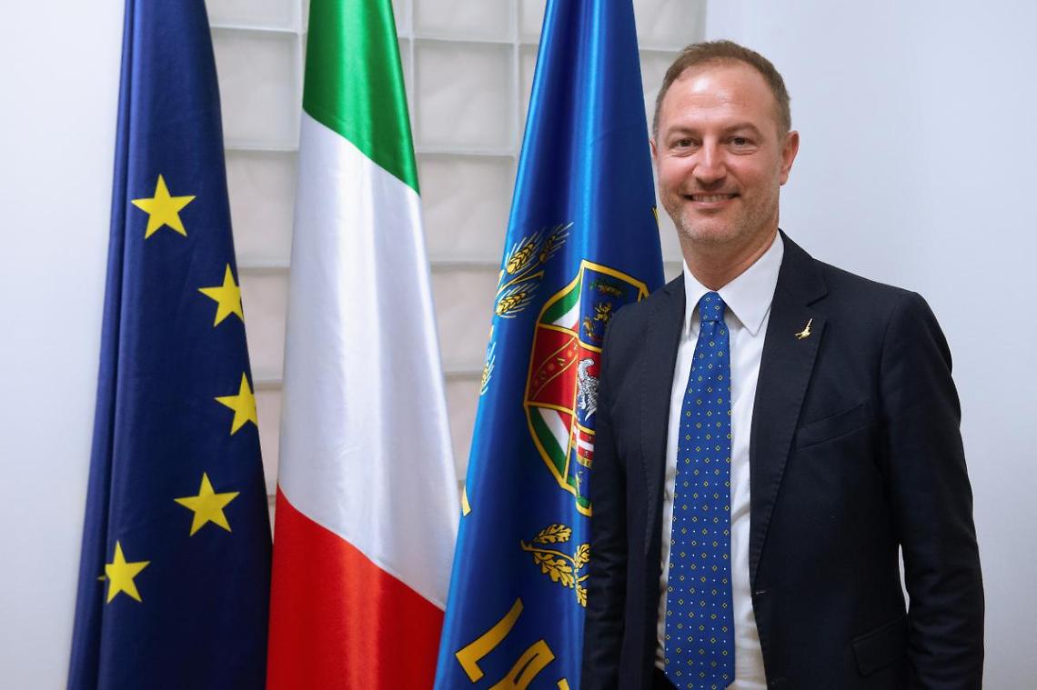 Regione Lazio consegna 100 defibrillatori alla Protezione Civile: formazione BLSD rafforzata per i volontari