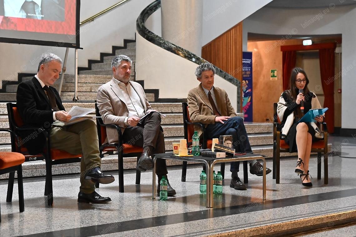 Il Meridiano di Pennacchi, la citt&agrave; ricorda il suo scrittore