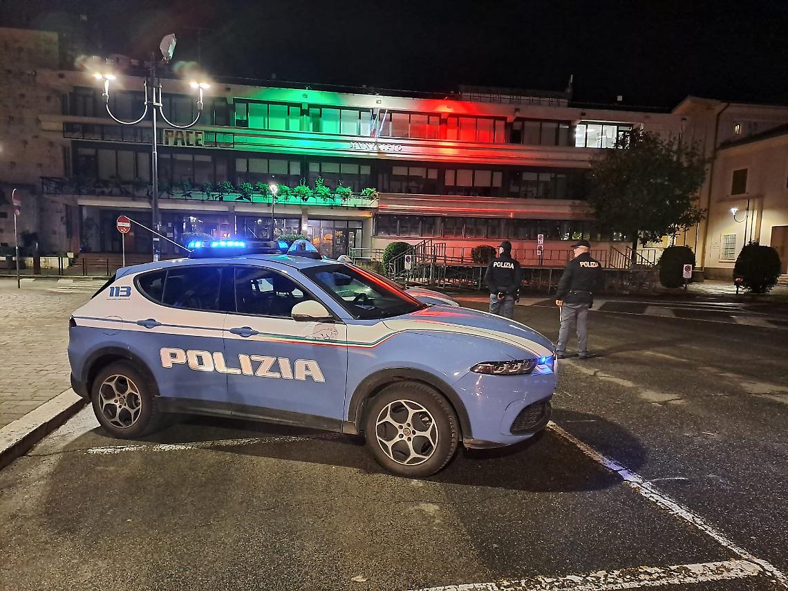 Aprilia, inseguimento e controllo: trovato con uno sfollagente, denunciato