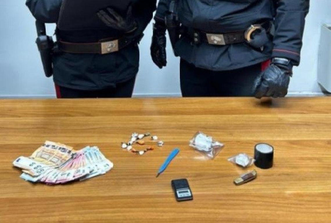 Droga pronta per lo spaccio, arrestato un 19enne
