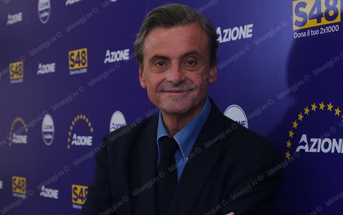 Carlo Calenda: &laquo;Basta con Destra e Sinistra. C&rsquo;&egrave; bisogno di competenze&raquo;