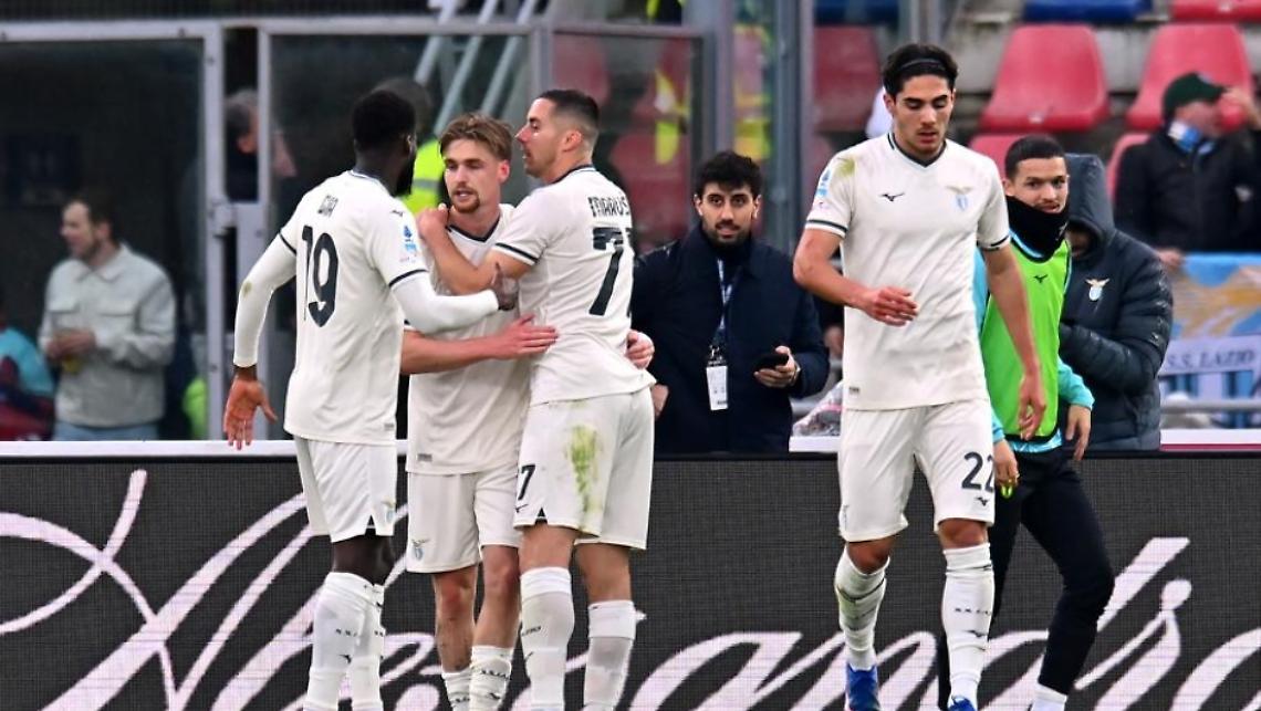 Doppio Taylor, terza vittoria consecutiva per la Lazio che passa a Bologna